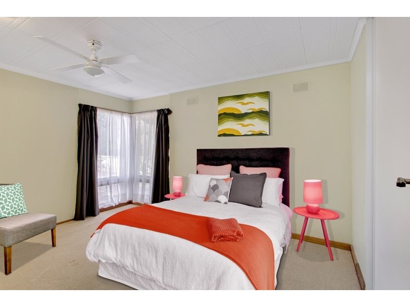 14 Jeff Street, Para Vista SA 5093