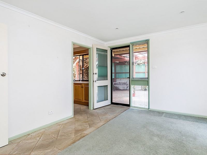 1 chaddenwick Road, Elizabeth Vale SA 5112