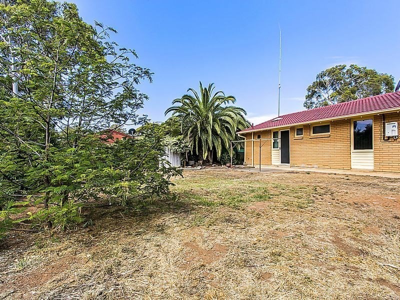 1 chaddenwick Road, Elizabeth Vale SA 5112