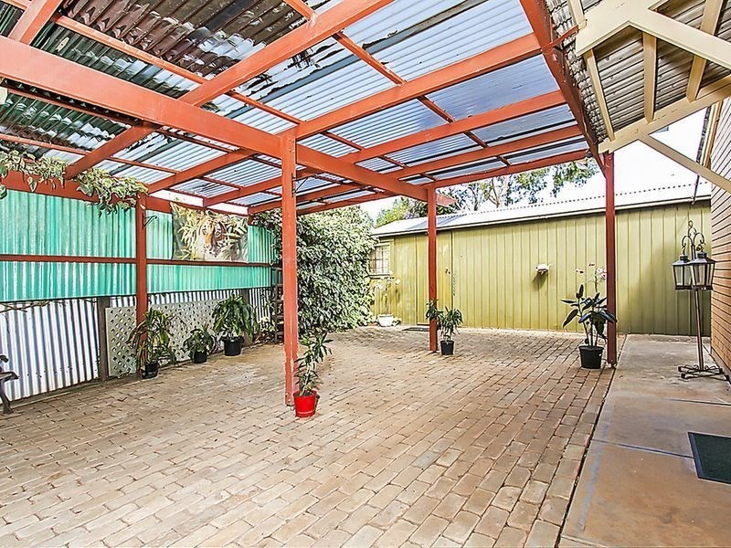 1 chaddenwick Road, Elizabeth Vale SA 5112