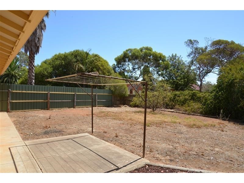 1 chaddenwick Road, Elizabeth Vale SA 5112