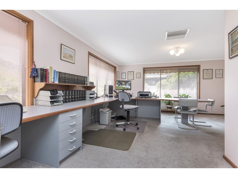 1 Victor Drive, Valley View SA 5093