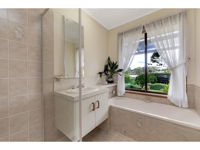 1 Victor Drive, Valley View SA 5093