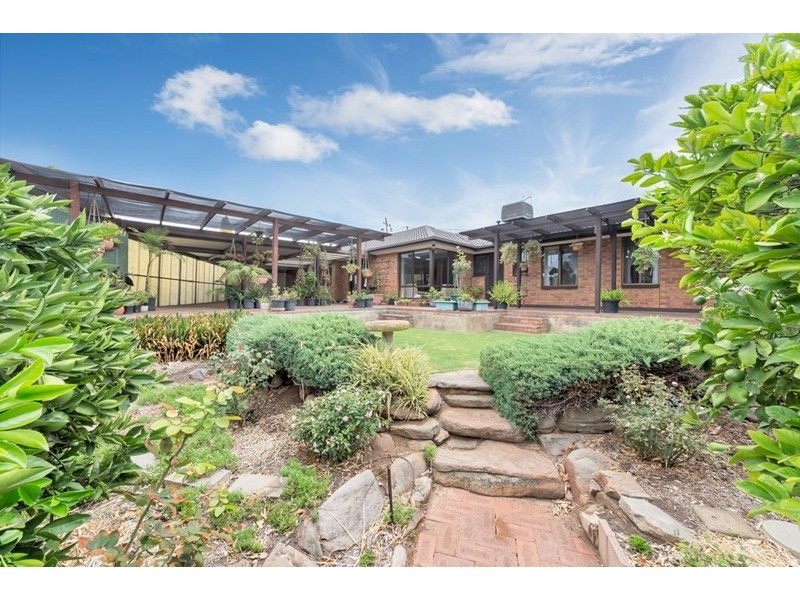 1 Victor Drive, Valley View SA 5093