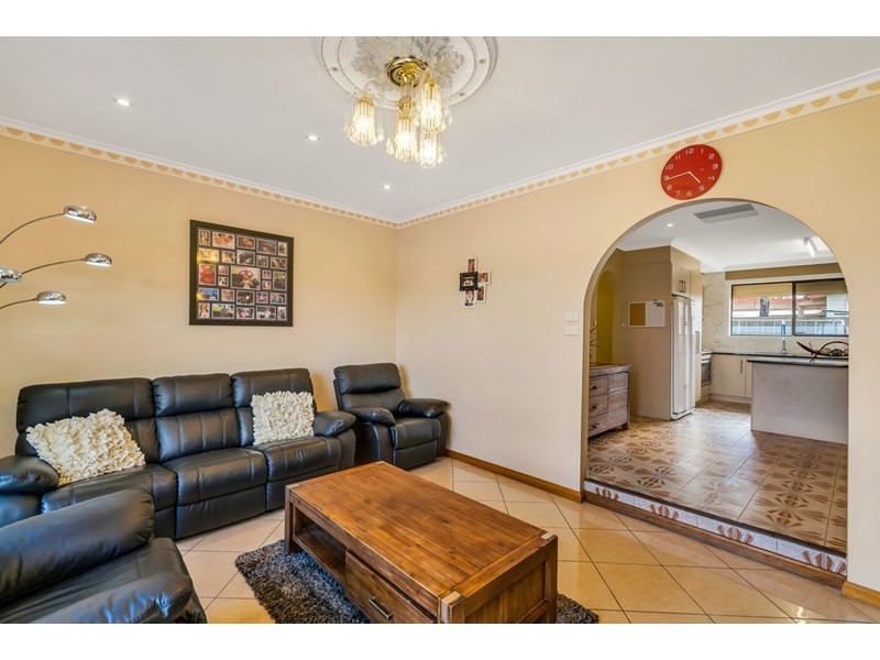 12 Sturt Road, Valley View SA 5093