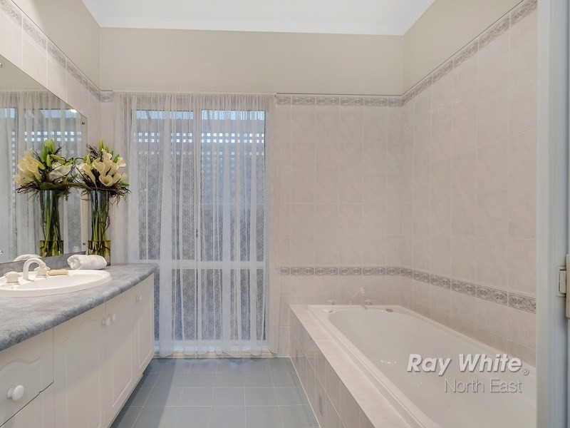 18 Sheaoak Drive, Mawson Lakes SA 5095