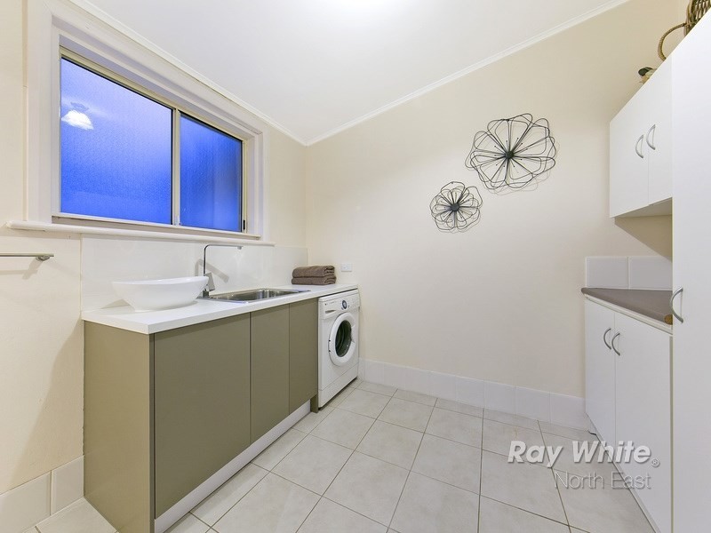 12 Lincoln Drive, Redwood Park SA 5097