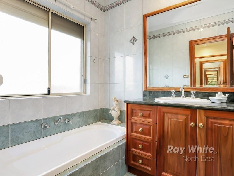 1 Aish Close, Newton SA 5074