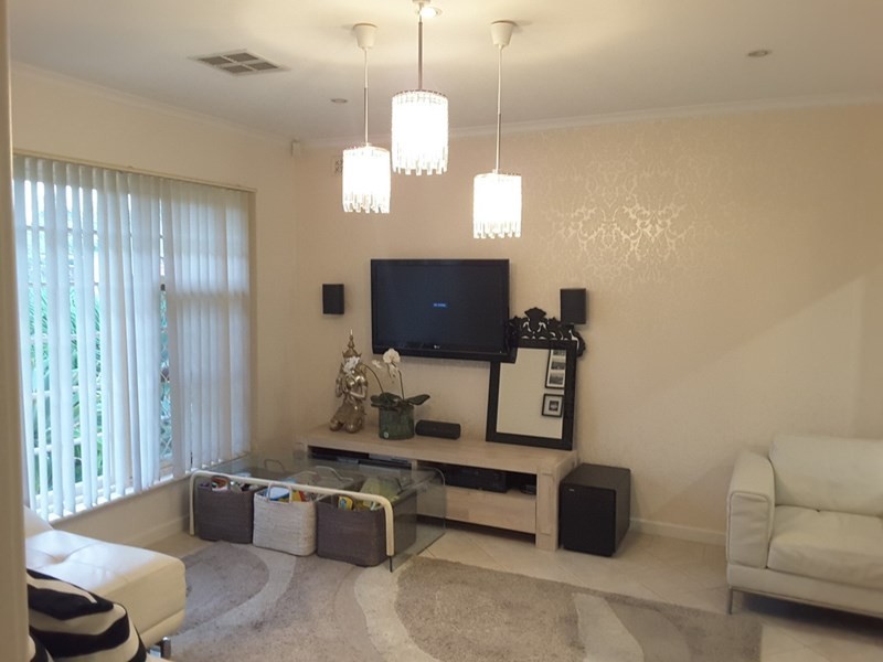 9 Helen Terrace, Valley View SA 5093