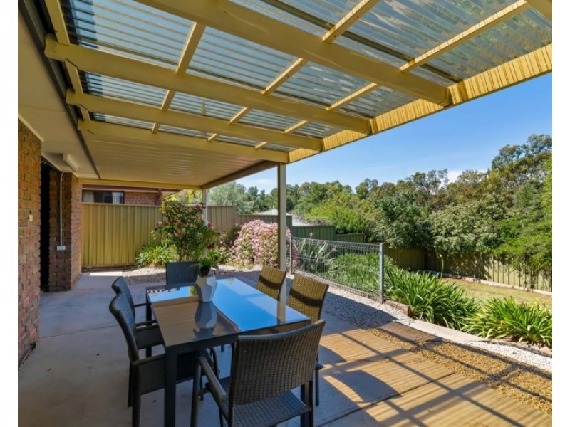 8 Taranaki Court, Greenwith SA 5125