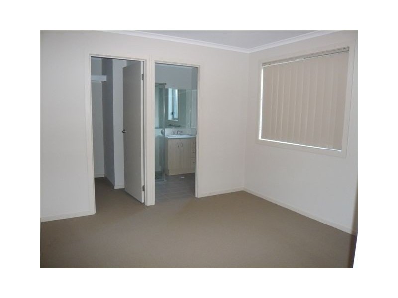 33 Lakeside Drive, Andrews Farm SA 5114