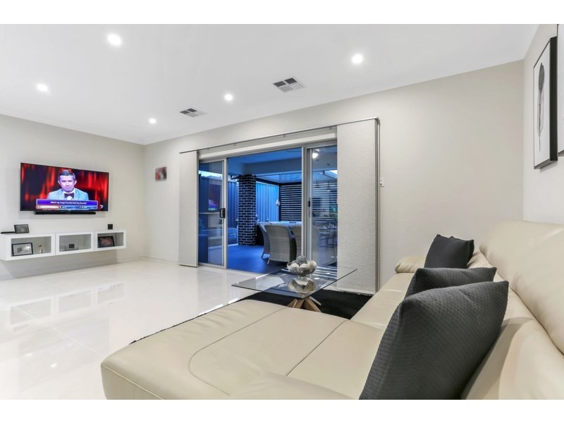 42 Charles Street, Valley View SA 5093