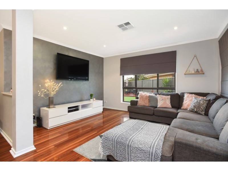 1 Spenfeld Court, Valley View SA 5093