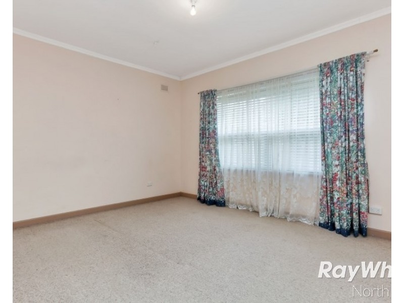 8 O’Loughlin Road, Valley View SA 5093