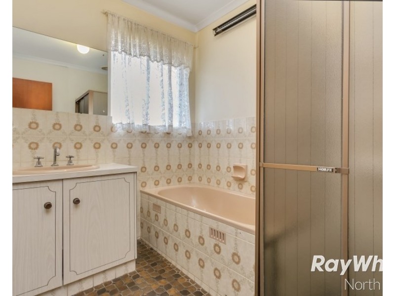 17 Erong Avenue, Gilles Plains SA 5086