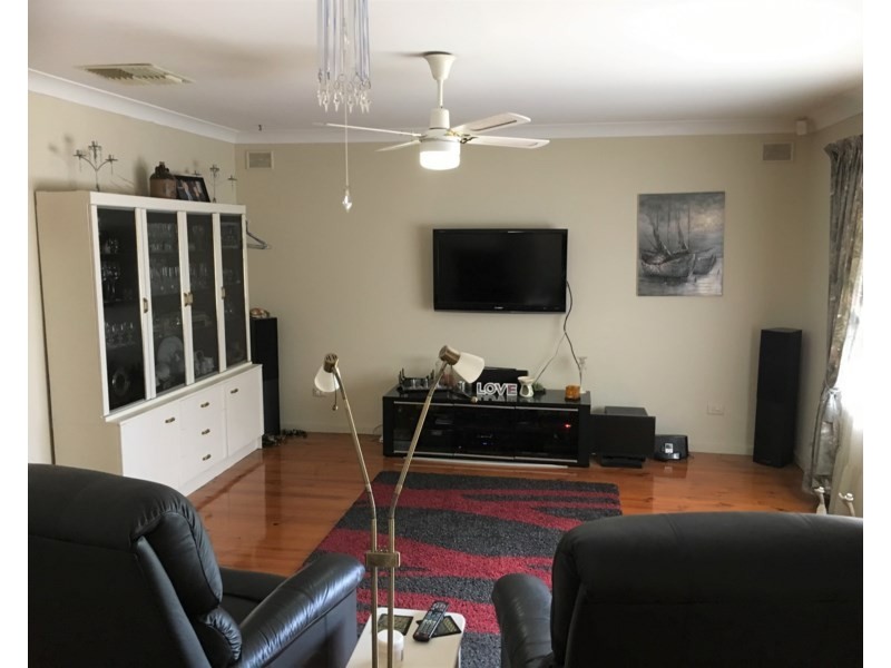 18 Warren Road, Para Vista SA 5093