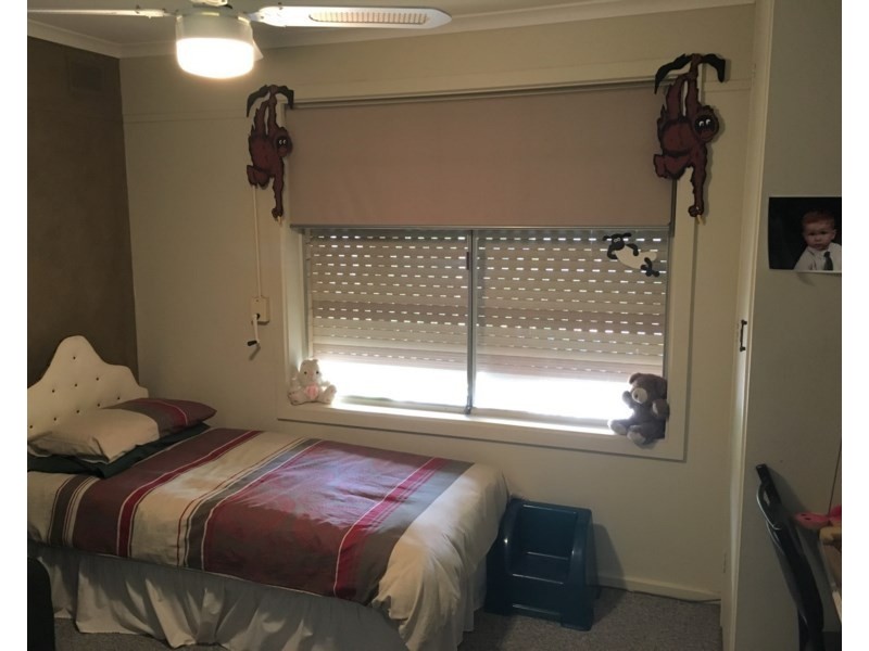 18 Warren Road, Para Vista SA 5093