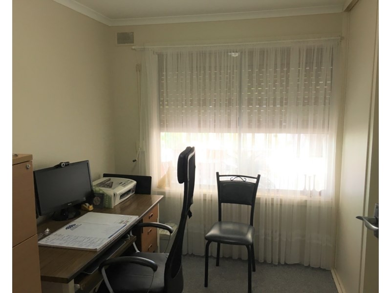 18 Warren Road, Para Vista SA 5093