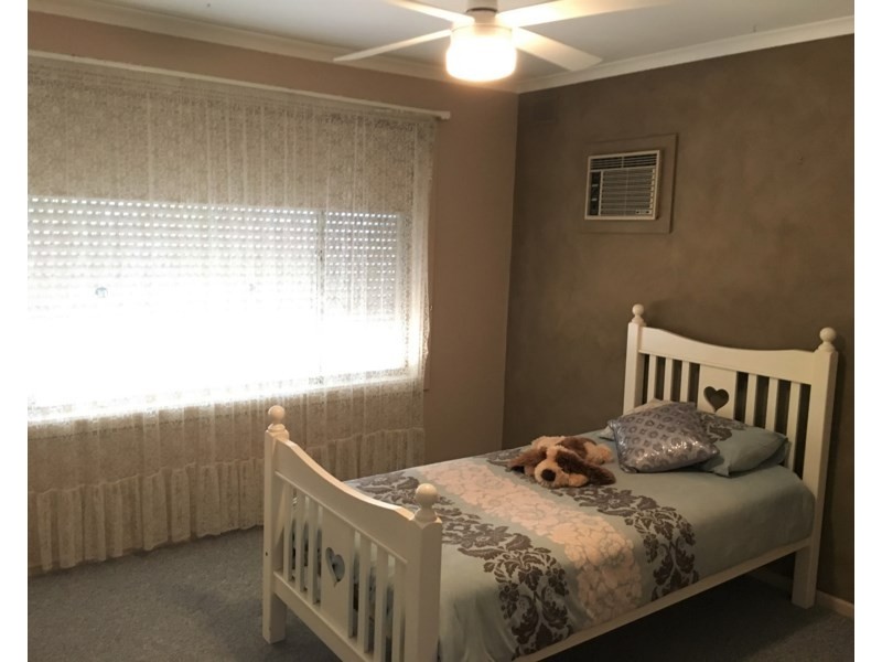 18 Warren Road, Para Vista SA 5093