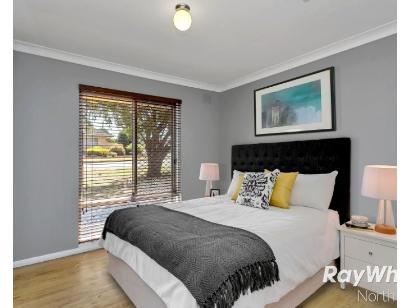 12 Penelope Avenue, Valley View SA 5093