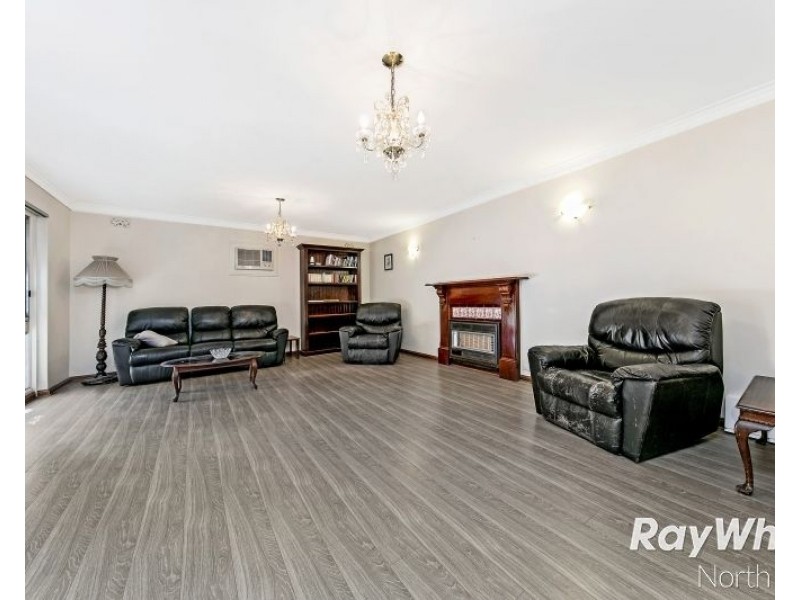 4 Lorraine Avenue, Para Vista SA 5093