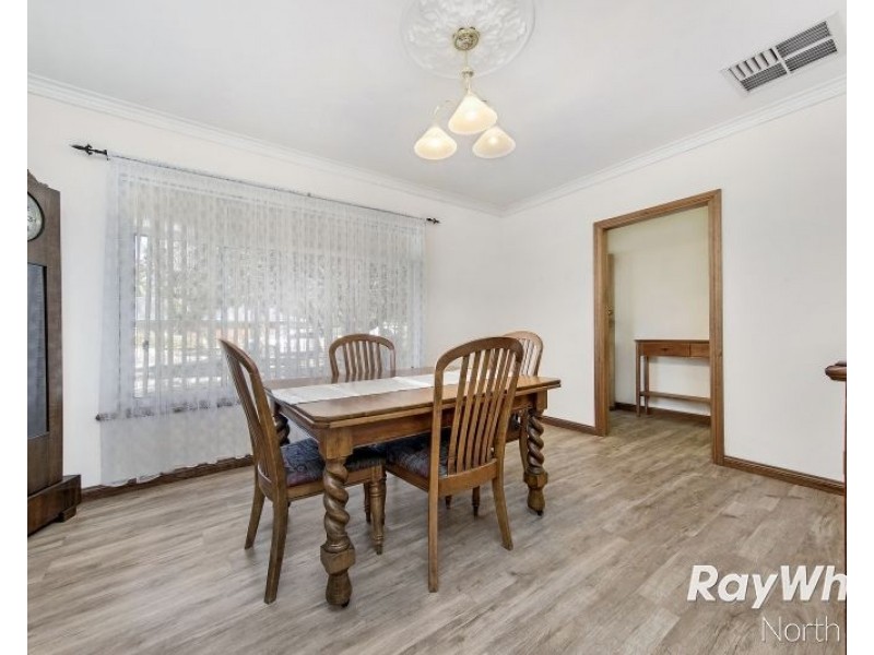 4 Lorraine Avenue, Para Vista SA 5093
