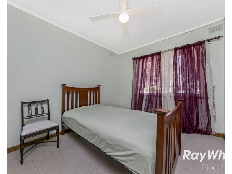 4 Lorraine Avenue, Para Vista SA 5093
