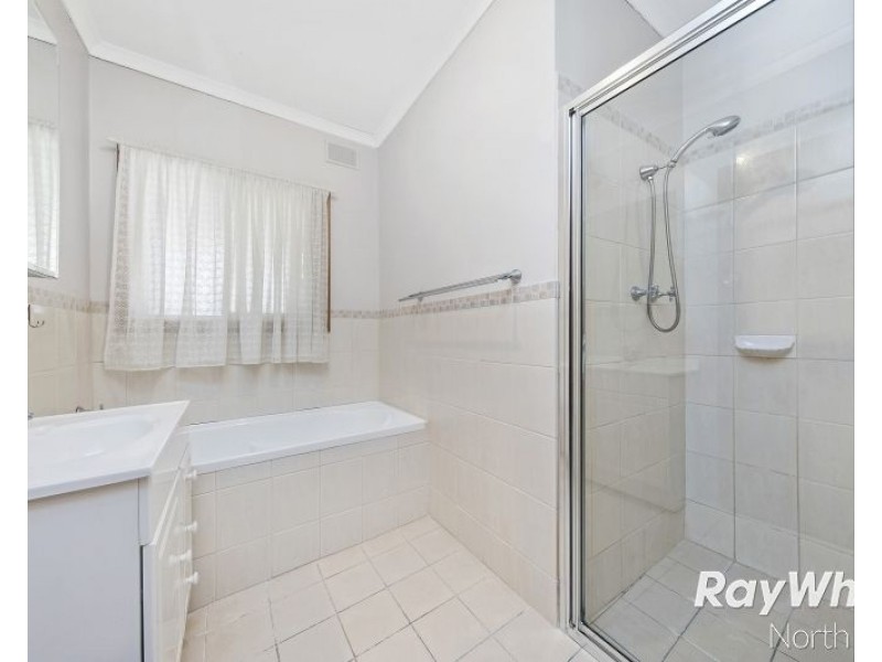 4 Lorraine Avenue, Para Vista SA 5093