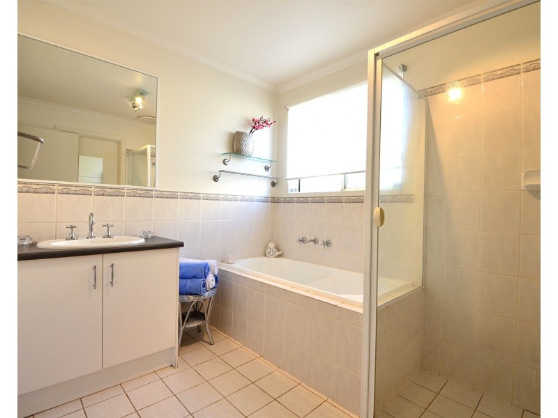 14 Lancelot Grove, Burton SA 5110