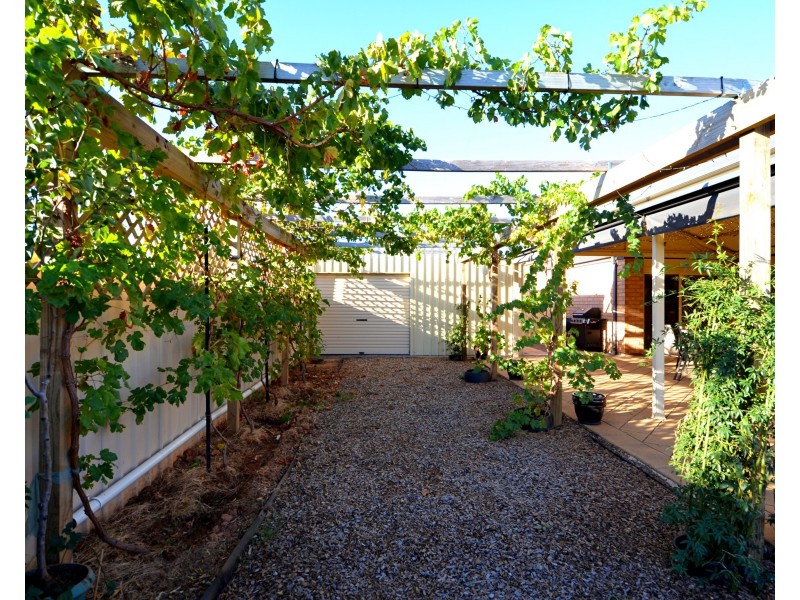 14 Lancelot Grove, Burton SA 5110