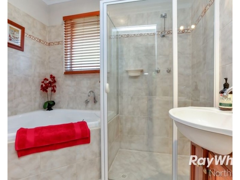 9 Flockhart Avenue, Valley View SA 5093