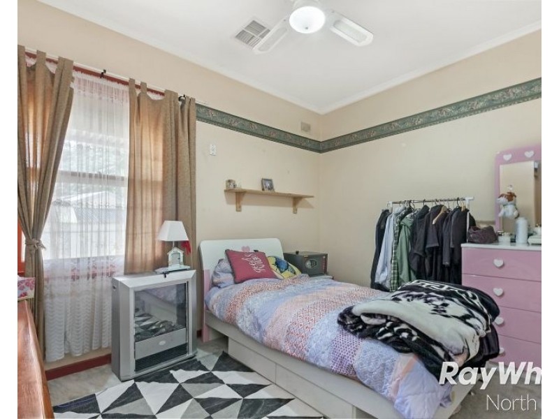 17 Longleat Road, Elizabeth Vale SA 5112