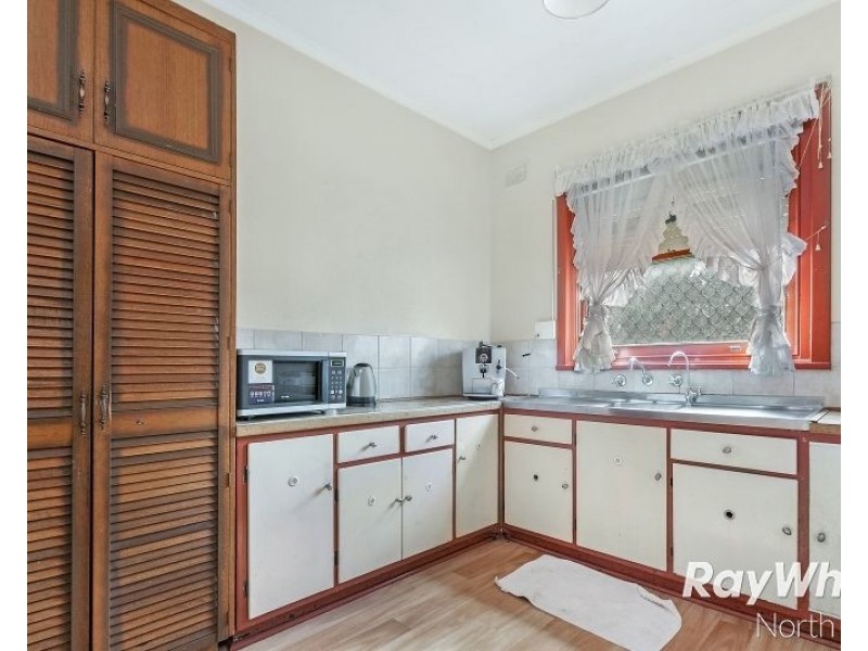 17 Longleat Road, Elizabeth Vale SA 5112