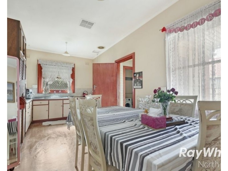17 Longleat Road, Elizabeth Vale SA 5112