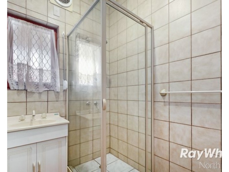 17 Longleat Road, Elizabeth Vale SA 5112