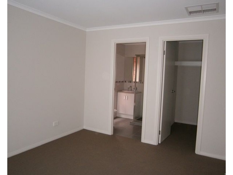 24 Woodfalls Road, Elizabeth Vale SA 5112