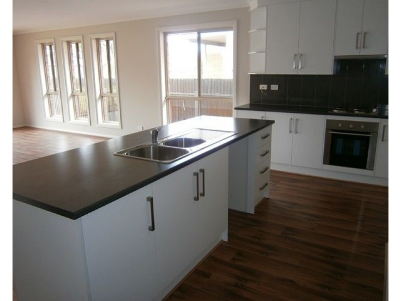 24 Woodfalls Road, Elizabeth Vale SA 5112