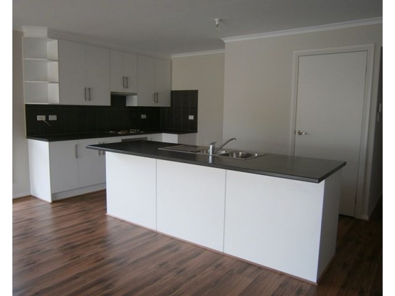 24 Woodfalls Road, Elizabeth Vale SA 5112