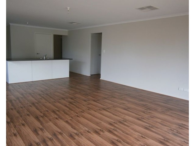 24 Woodfalls Road, Elizabeth Vale SA 5112