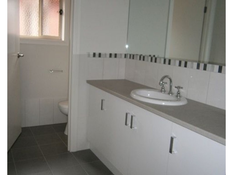 24 Woodfalls Road, Elizabeth Vale SA 5112