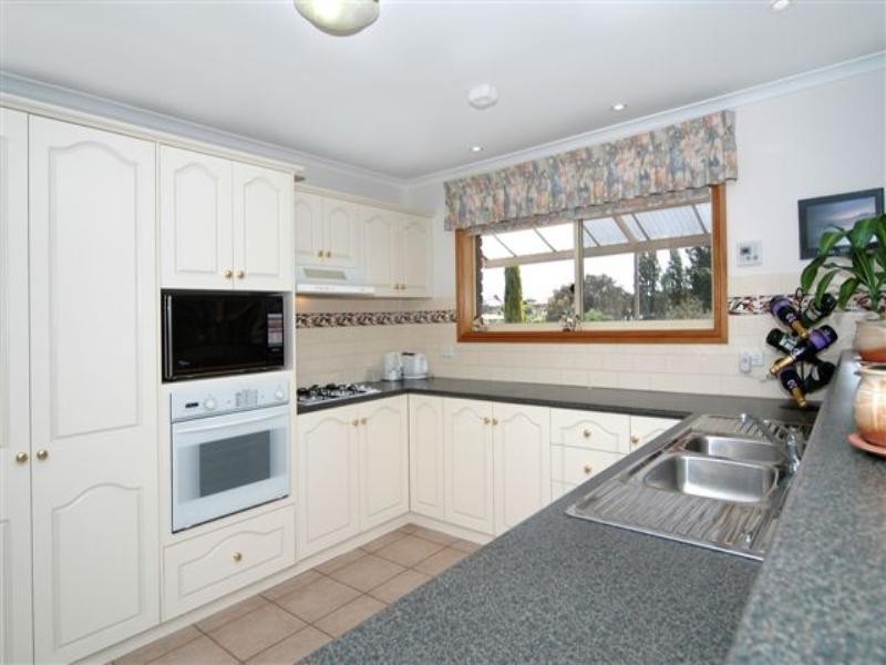 2 Pfitzner Place, Greenwith SA 5125