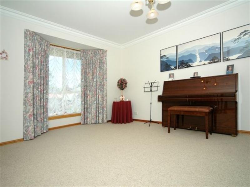 2 Pfitzner Place, Greenwith SA 5125