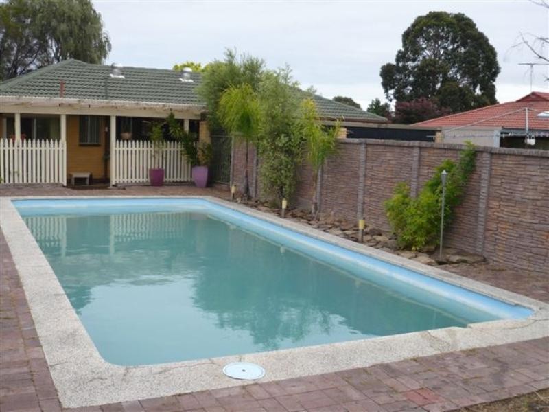 4 Barton Court, St Agnes SA 5097