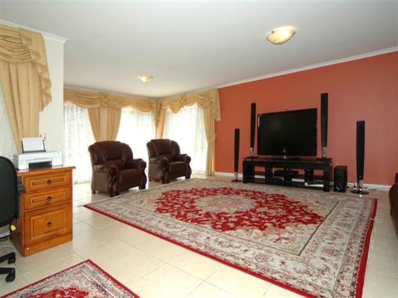 34 Rowe Circuit, Walkley Heights SA 5098