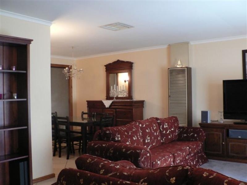 2 Henryk Drive, Hillbank SA 5112