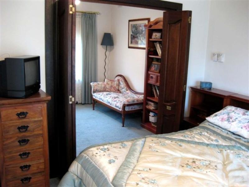 1 Helen Terrace, Valley View SA 5093