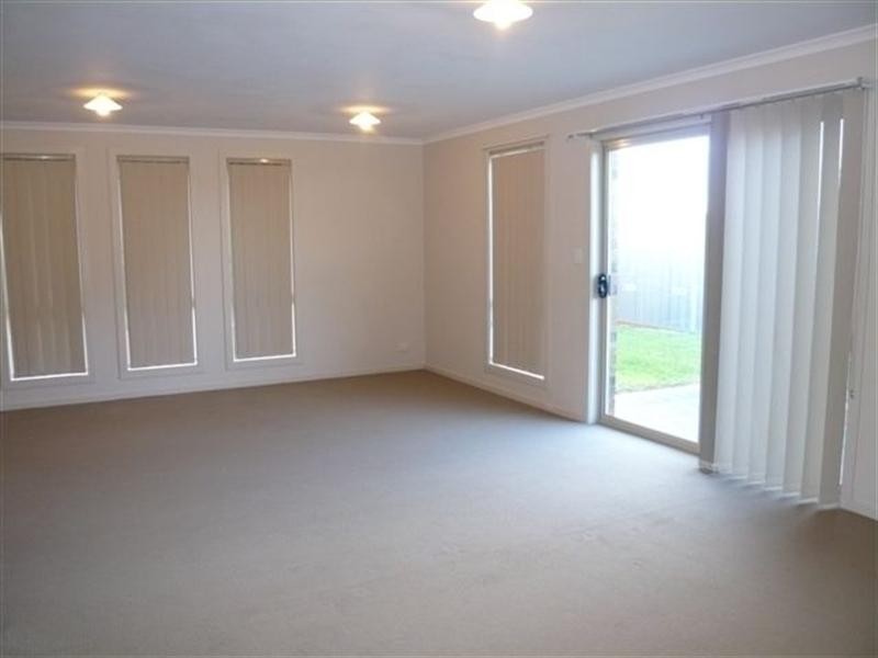 33 Lakeside Drive, Andrews Farm SA 5114