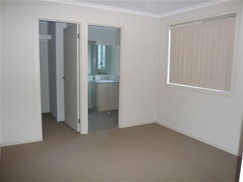 33 Lakeside Drive, Andrews Farm SA 5114