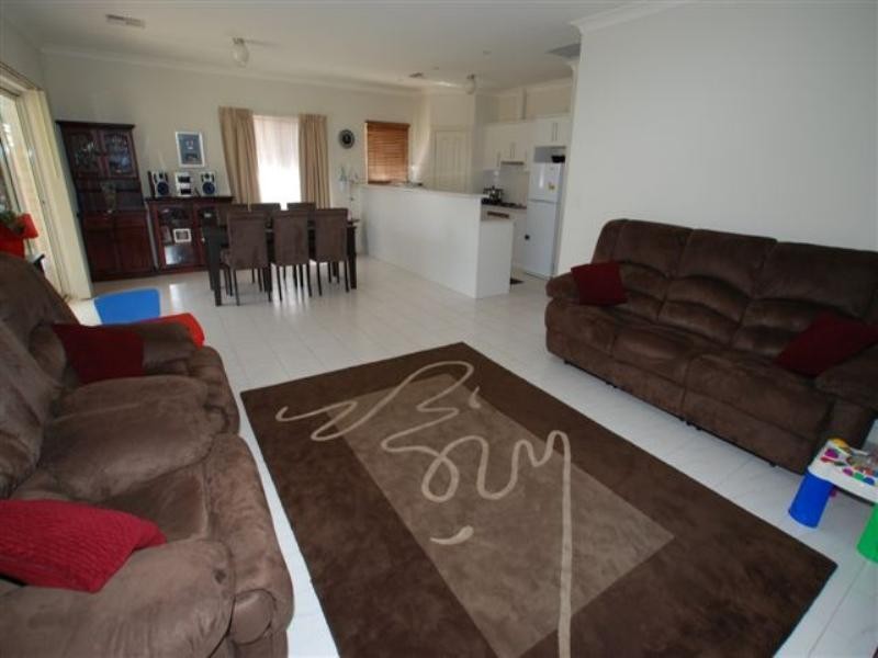 16 Leander Crescent, Greenacres SA 5086