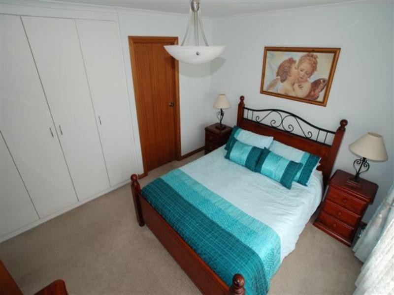 31 Burford Crescent, Redwood Park SA 5097